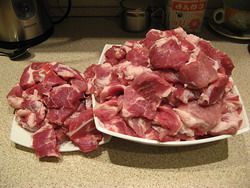 Мясо баранины, нарезанное для приготовления шашлыка