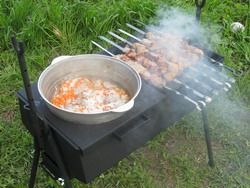 Приготовление мяса баранины на углях